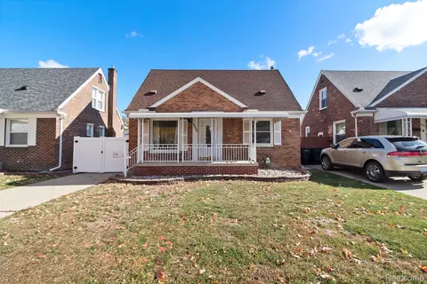 1221 12th St, Wyandotte, MI 48192