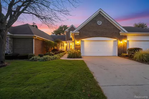 39435 Village Run Dr, Northville, MI 48168