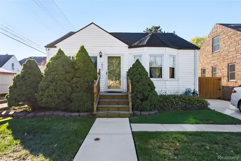 1031 Mulberry St, Wyandotte, MI 48192