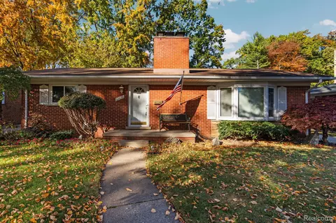 33632 Cindy St, Livonia, MI 48150