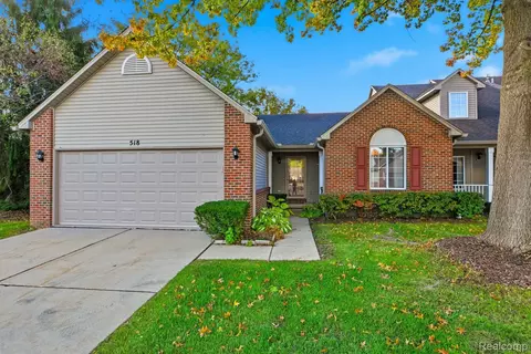 518 Redmaple Ln #62, Brighton, MI 48116
