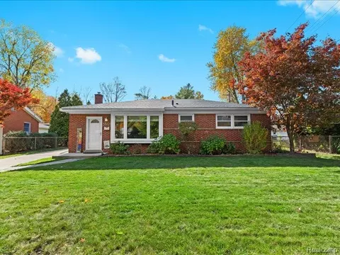 35129 W Chicago St, Livonia, MI 48150