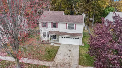 3289 Hilltop Dr, Holly, MI 48442