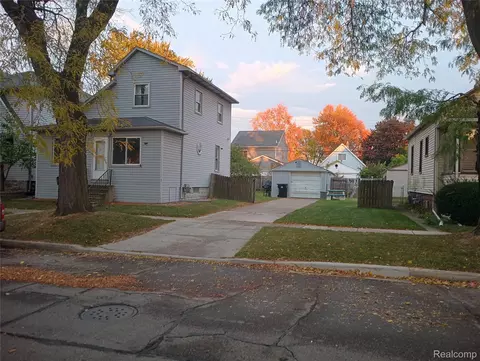 2271 9th St, Wyandotte, MI 48192