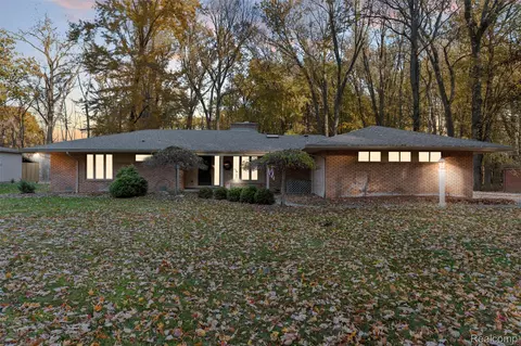 16966 Fairfield St, Livonia, MI 48154