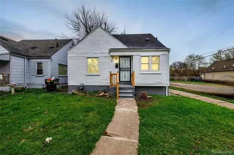 16121 Manning St, Detroit, MI 48205