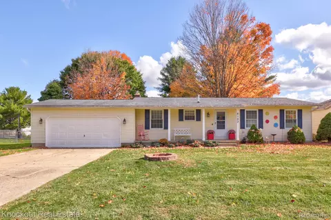6123 King Arthur Dr, Swartz Creek, MI 48473