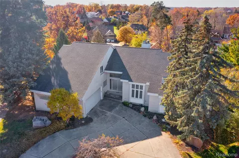31033 Evergreen Ct, Farmington, MI 48331
