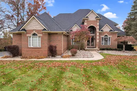 10088 Rosemarie Run, Brighton, MI 48114