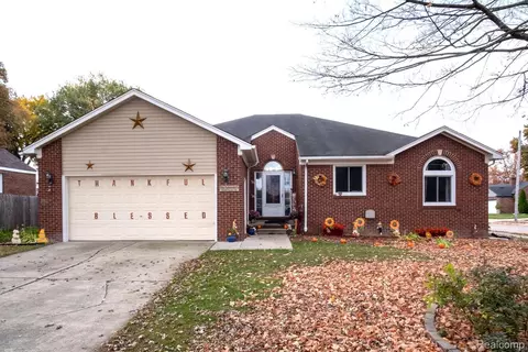20400 Martin Rd, Saint Clair Shores, MI 48081