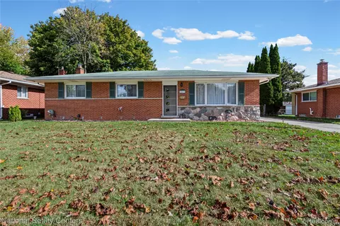 18872 Hillcrest St, Livonia, MI 48152