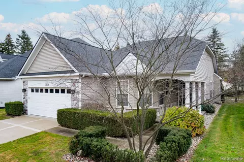 3534 Riverside Dr, Auburn Hills, MI 48326
