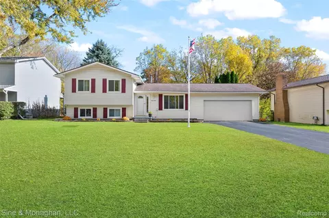 2170 Mattie Lu Dr, Auburn Hills, MI 48326