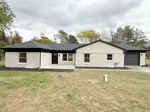 42 Sterling Dr, Lapeer, MI 48446