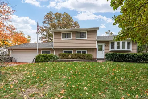 4245 Bunker Ave, West Bloomfield, MI 48323