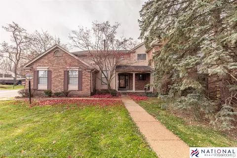 29705 Pine Ridge Cir #35, Farmington Hills, MI 48331