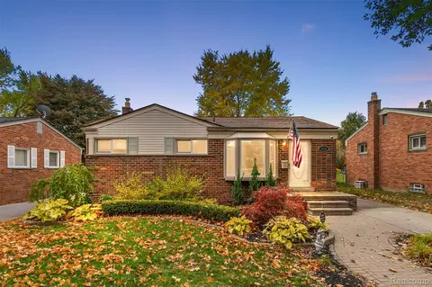 3133 Maplewood Ave, Royal Oak, MI 48073