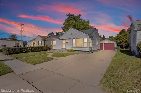 13786 N Edison St, Southgate, MI 48195