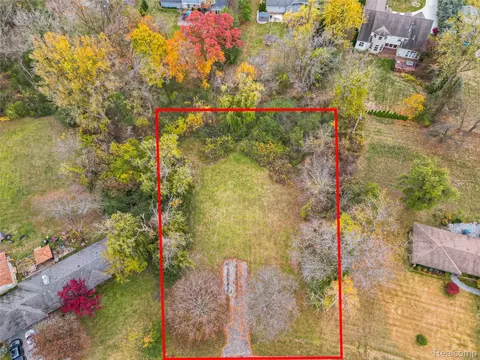 3435 Devon Brook Dr, Bloomfield Hills, MI 48302