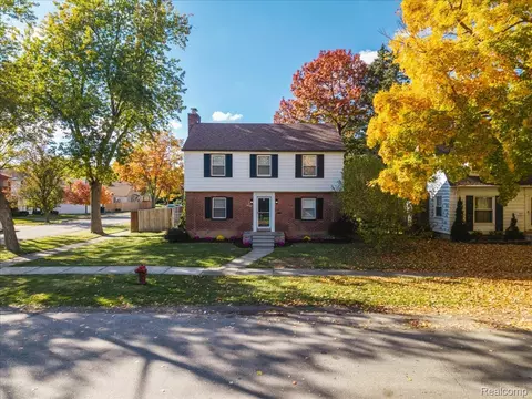 19701 Sumner, Redford, MI 48240
