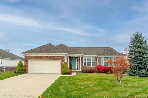 6317 Prairie Dunes Dr, Grand Blanc, MI 48439
