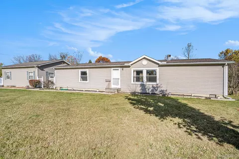 6701 Hazard Rd, Fenton, MI 48430