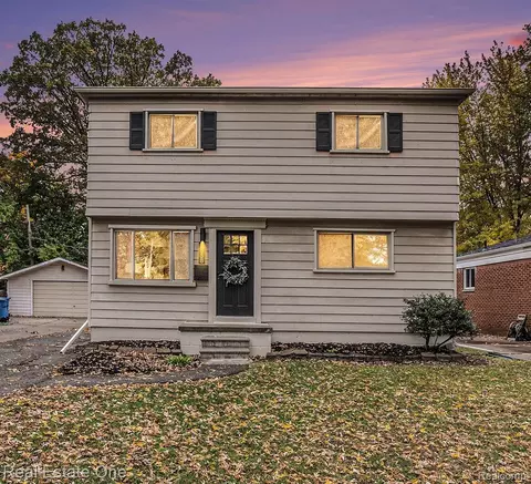 4558 Universal St, Dearborn Heights, MI 48125