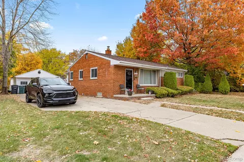 22151 Whitmore St, Oak Park, MI 48237
