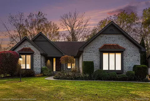29495 Ashford Pkwy, Farmington Hills, MI 48334
