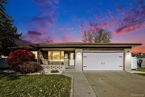30680 Manor Dr, Madison Heights, MI 48071