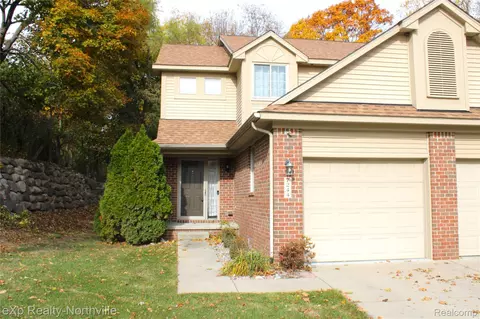 7244 Lavender Ln #43, Waterford, MI 48327