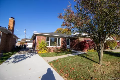 20025 Chalon St, Saint Clair Shores, MI 48080