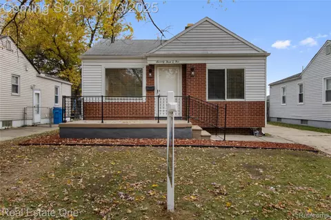7305 N Silvery Ln, Dearborn Heights, MI 48127