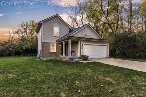 8522 Berkshire Dr, Ypsilanti, MI 48198