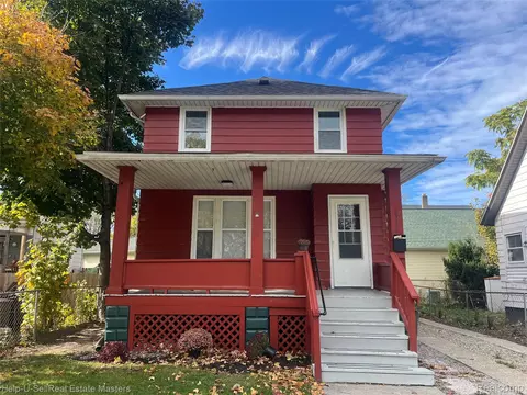 911 9th St, Port Huron, MI 48060