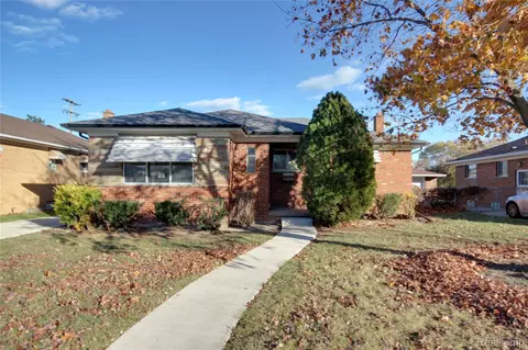 24900 Almond Ave, Eastpointe, MI 48021