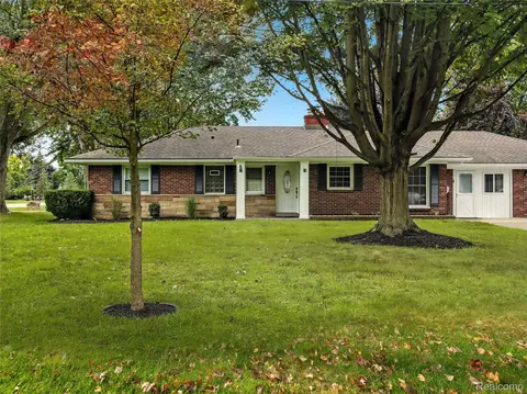 38580 Asbury Park St, Clinton Township, MI 48036