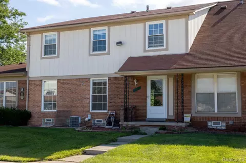 8841 Sunrise Dr, Sterling Heights, MI 48312