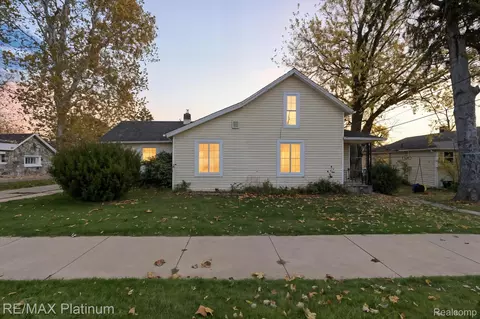 314 N Hibbard St, Fowlerville, MI 48836