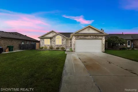 46132 Royal Dr, Chesterfield, MI 48051