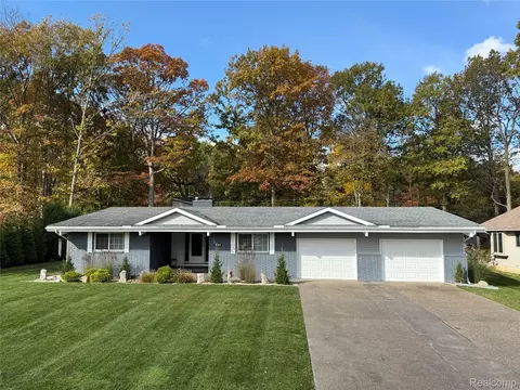 8761 Birchwood Dr, Newport, MI 48166