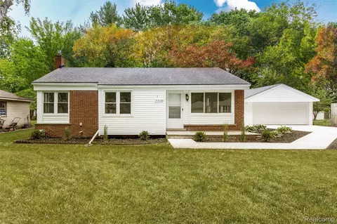 37122 Kellogg St, Clinton Township, MI 48036