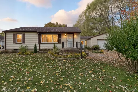 4466 S Center Rd, Burton, MI 48519