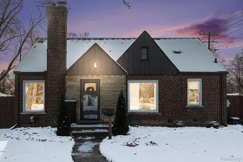 1404 E 14 Mile Rd, Royal Oak, MI 48073