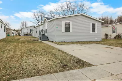 328 White Oak Ln, Augusta, MI 48190