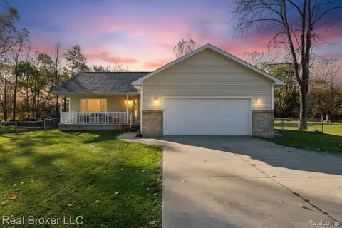 10492 Clark Rd, Davison, MI 48423