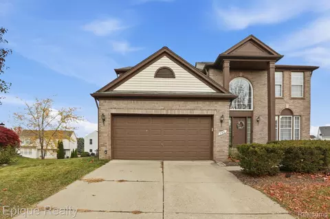 755 Lacosta Ct, Pontiac, MI 48340