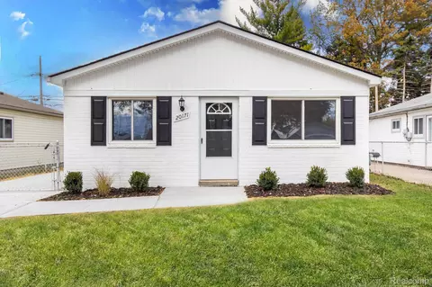 20171 Voiland St, Roseville, MI 48066