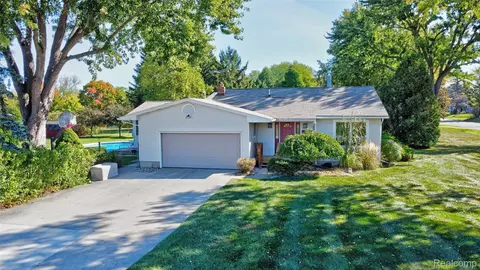 9269 Varodell Dr, Davison, MI 48423