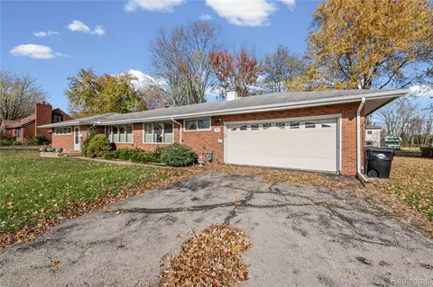 18676 Vreeland Rd, Woodhaven, MI 48183